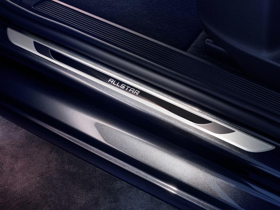  Volkswagen Golf R-Line 5-Door Allstar 2015 года  (фото 3 из 3)